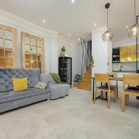 Apartment Dwupietrowy Dla 7 Osob Z Ogrodkiem By Renters Warsaw