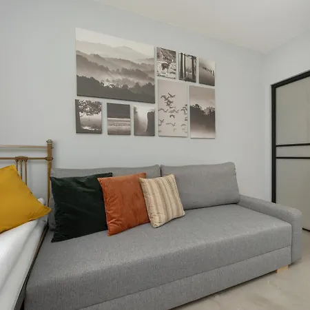 Dwupietrowy Dla 7 Osob Z Ogrodkiem By Renters