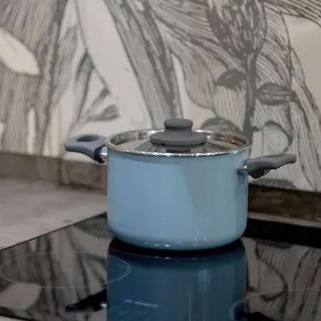 Rustic Magic Two-storey With Garden By Renters شقة