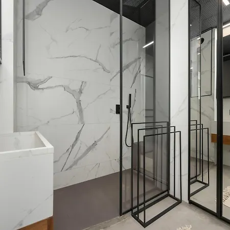 Rustic Magic Two-storey With Garden By Renters