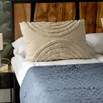 Rustic Magic Two-storey With Garden By Renters *