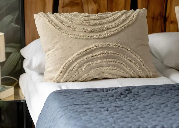 Rustic Magic Two-storey With Garden By Renters *