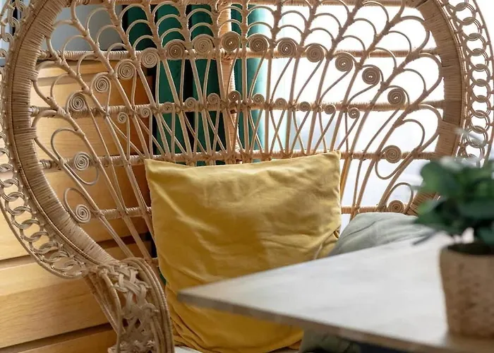 Rustic Magic Two-storey With Garden By Renters